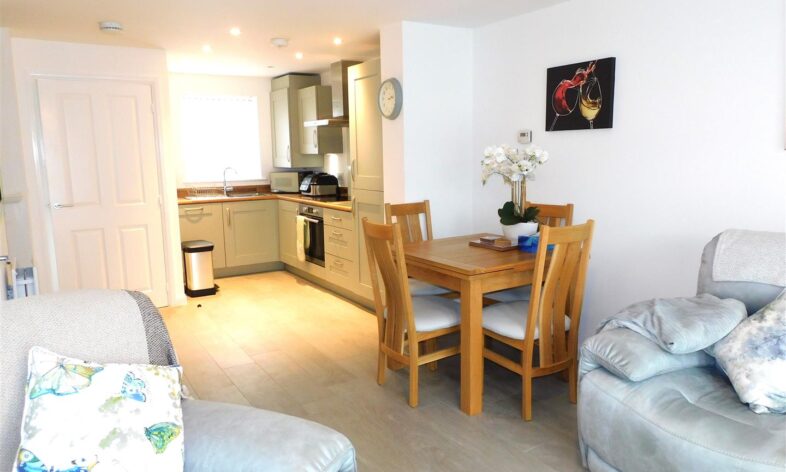 Shearwater Way, Seaton